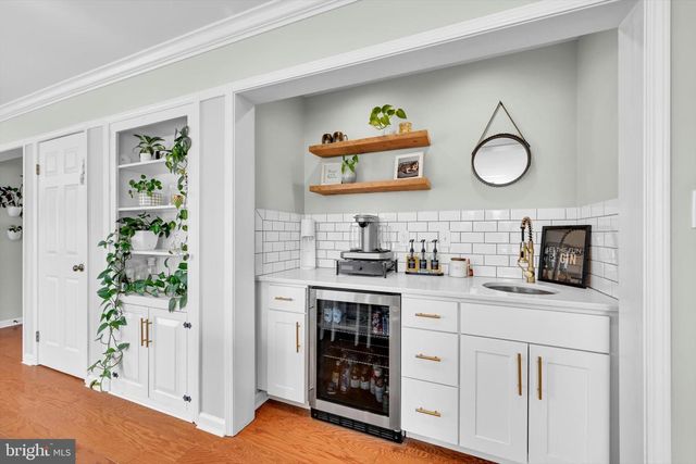 6809 DRAKE DR, Harrisburg, PA 17112