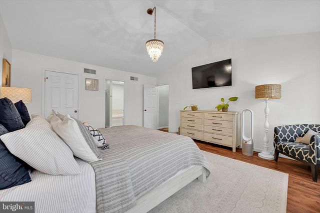 6809 DRAKE DR, Harrisburg, PA 17112