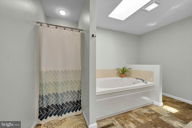 6809 DRAKE DR, Harrisburg, PA 17112