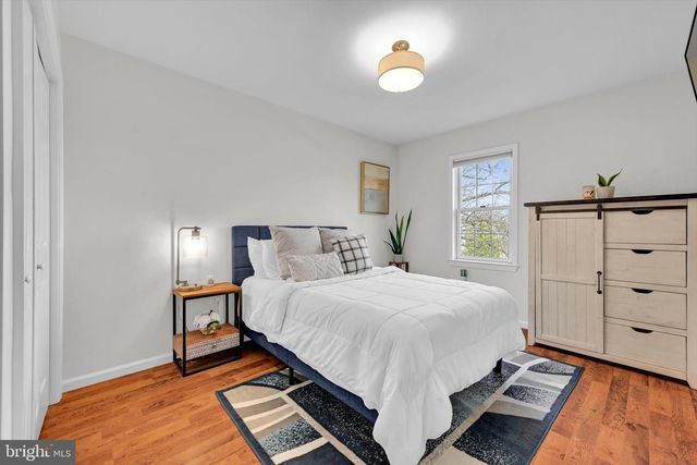 6809 DRAKE DR, Harrisburg, PA 17112