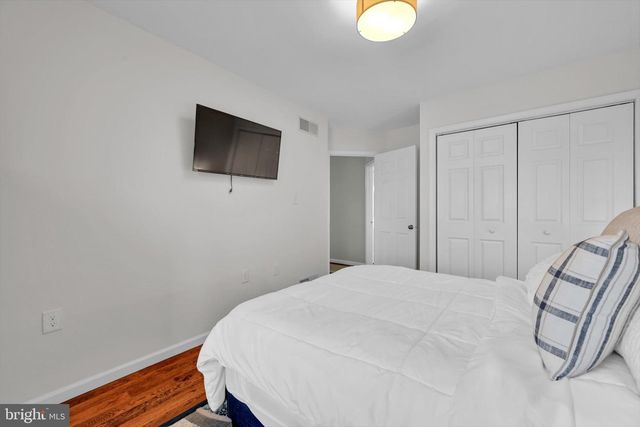 6809 DRAKE DR, Harrisburg, PA 17112