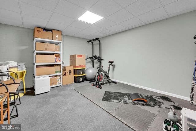 6809 DRAKE DR, Harrisburg, PA 17112