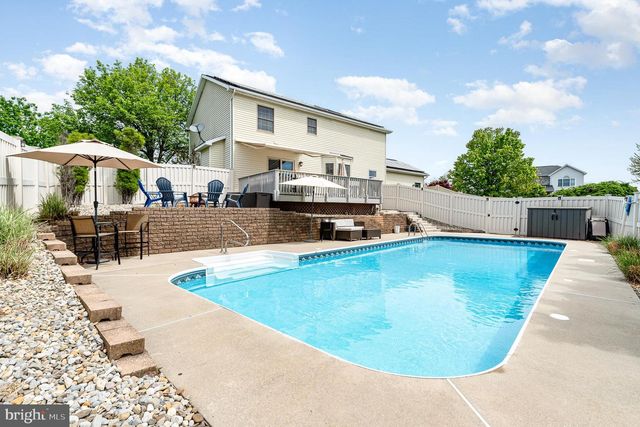 6809 DRAKE DR, Harrisburg, PA 17112