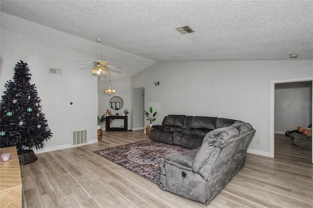306 OAK TRACK RADIAL, Ocala, FL 34472