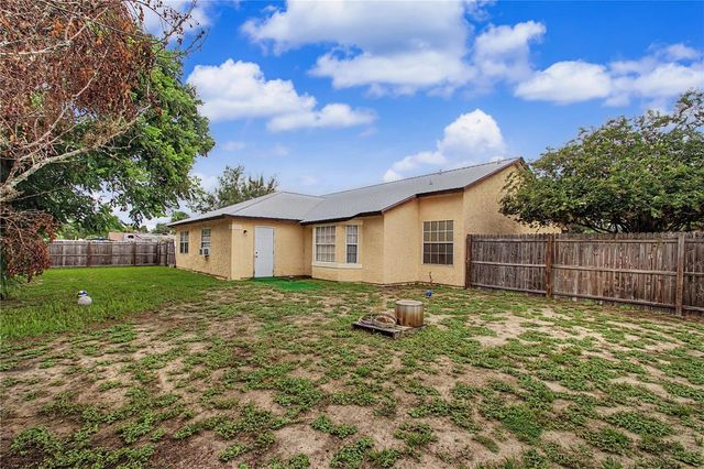 306 OAK TRACK RADIAL, Ocala, FL 34472