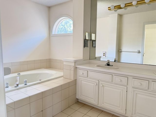 15575 17th Place N, Plymouth, MN 55447