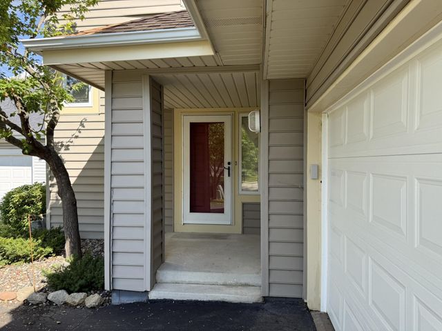 15575 17th Place N, Plymouth, MN 55447