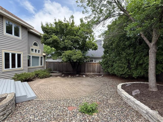 15575 17th Place N, Plymouth, MN 55447