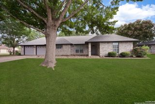 128 Village Path, Castroville, TX 78009