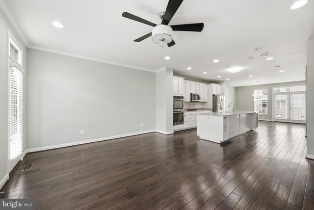 22883 EILEEN SQ, Sterling, VA 20166