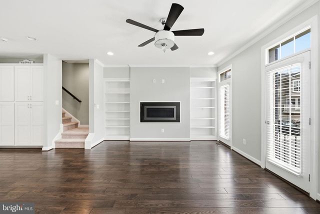 22883 EILEEN SQ, Sterling, VA 20166