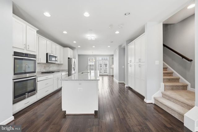 22883 EILEEN SQ, Sterling, VA 20166
