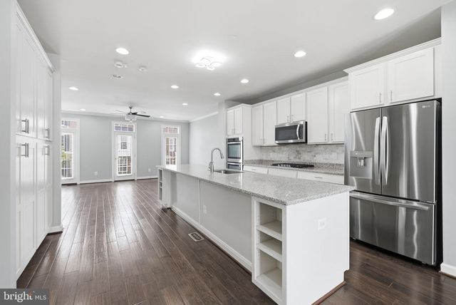 22883 EILEEN SQ, Sterling, VA 20166
