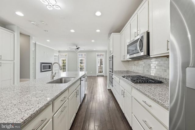 22883 EILEEN SQ, Sterling, VA 20166