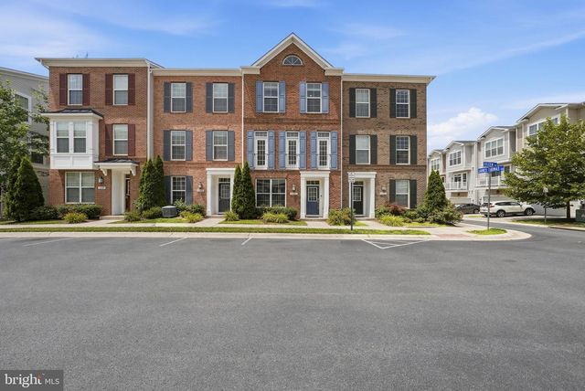 22883 EILEEN SQ, Sterling, VA 20166
