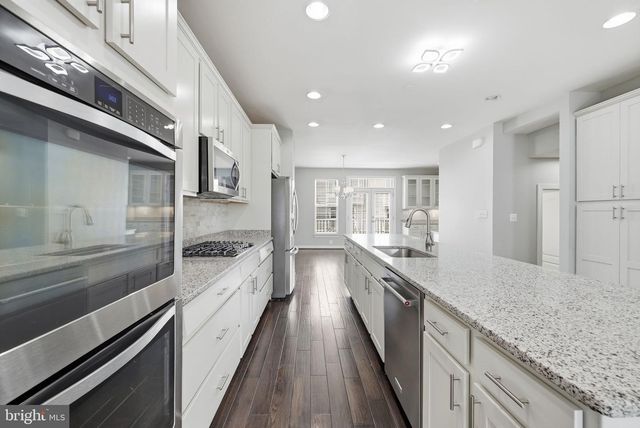 22883 EILEEN SQ, Sterling, VA 20166