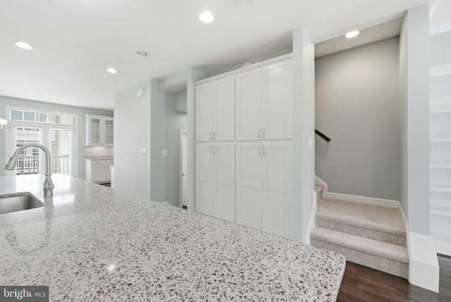 22883 EILEEN SQ, Sterling, VA 20166