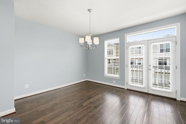 22883 EILEEN SQ, Sterling, VA 20166