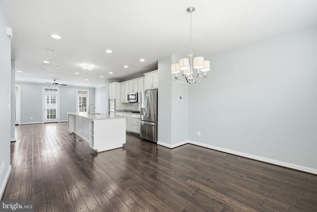 22883 EILEEN SQ, Sterling, VA 20166
