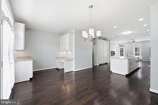 22883 EILEEN SQ, Sterling, VA 20166