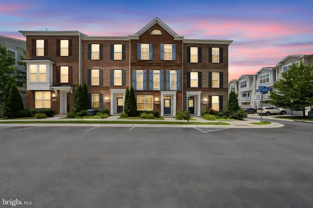 22883 EILEEN SQ, Sterling, VA 20166