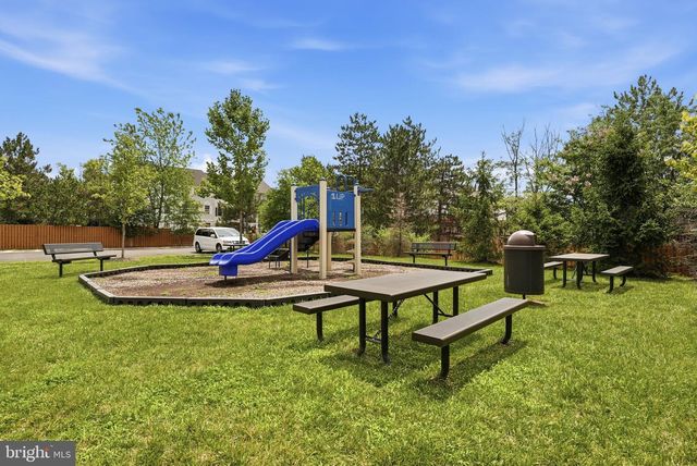 22883 EILEEN SQ, Sterling, VA 20166