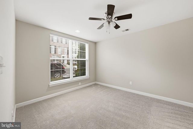 22883 EILEEN SQ, Sterling, VA 20166
