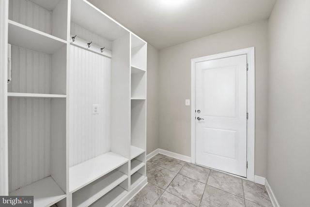 22883 EILEEN SQ, Sterling, VA 20166