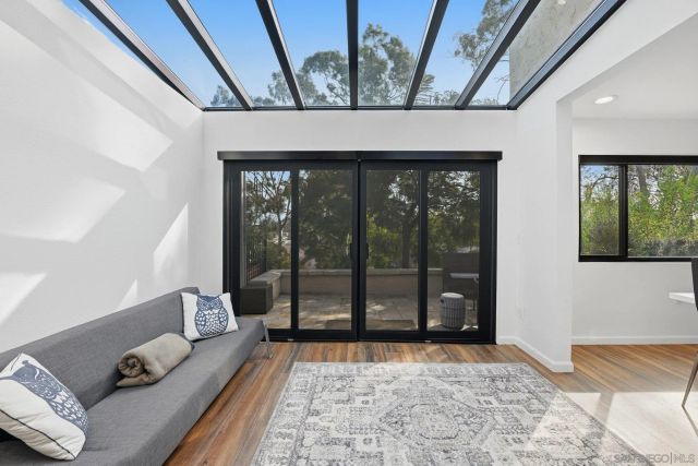 8963 Caminito Fresco, La Jolla, CA 92037