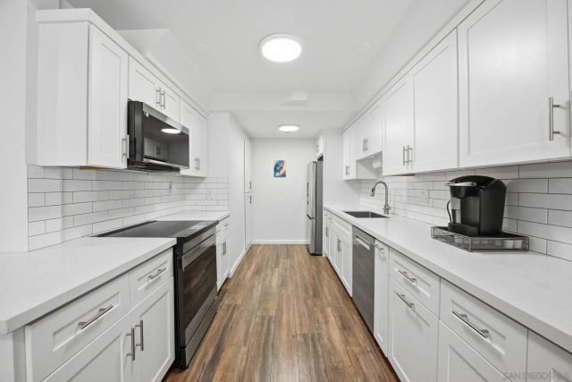 8963 Caminito Fresco, La Jolla, CA 92037