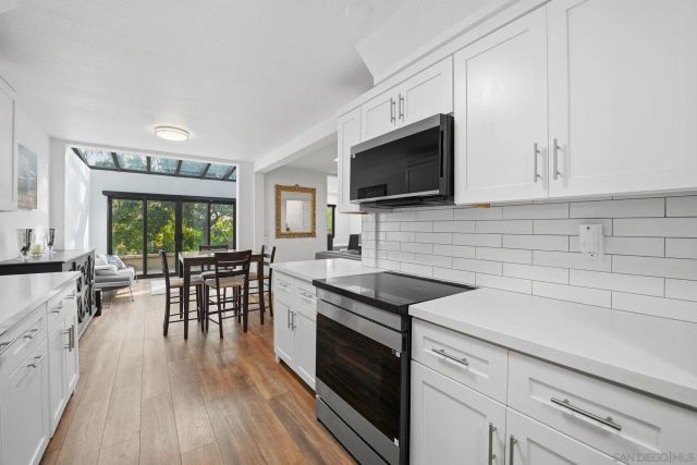 8963 Caminito Fresco, La Jolla, CA 92037