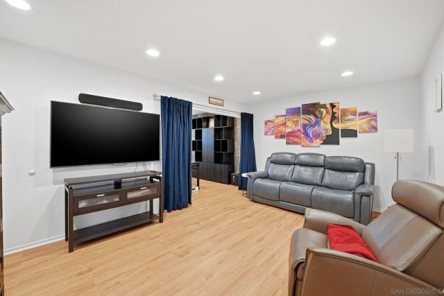8963 Caminito Fresco, La Jolla, CA 92037