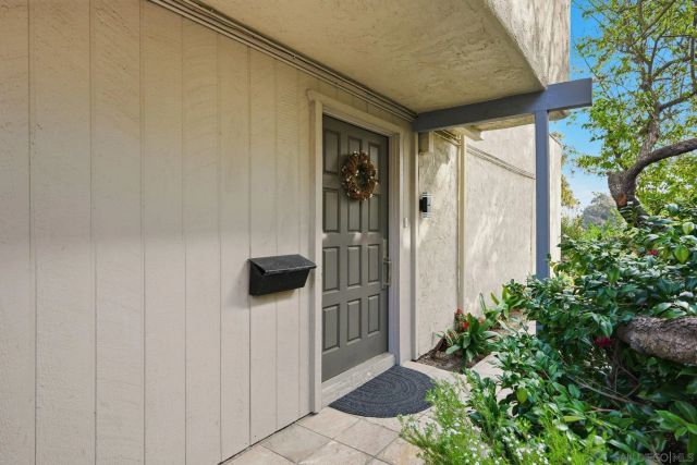 8963 Caminito Fresco, La Jolla, CA 92037