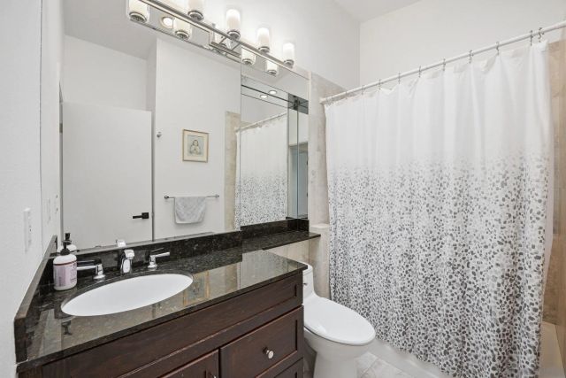 8963 Caminito Fresco, La Jolla, CA 92037