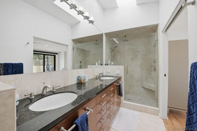 8963 Caminito Fresco, La Jolla, CA 92037