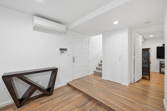 8963 Caminito Fresco, La Jolla, CA 92037