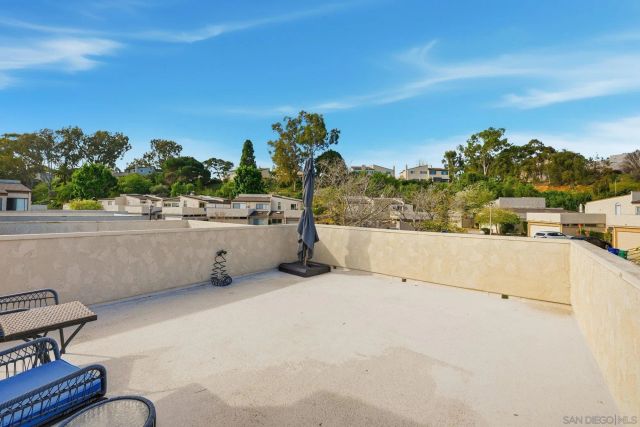 8963 Caminito Fresco, La Jolla, CA 92037