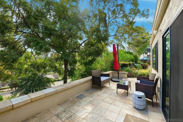 8963 Caminito Fresco, La Jolla, CA 92037