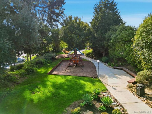 8963 Caminito Fresco, La Jolla, CA 92037