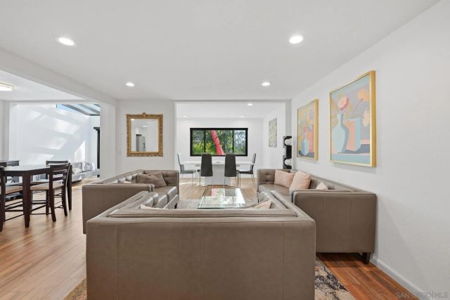 8963 Caminito Fresco, La Jolla, CA 92037