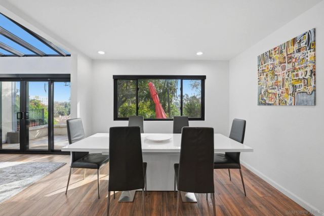 8963 Caminito Fresco, La Jolla, CA 92037