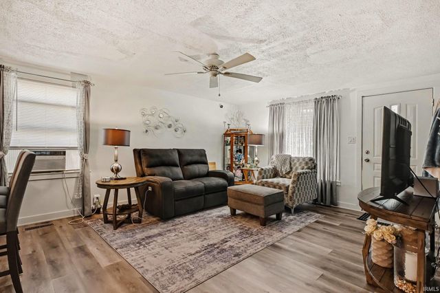 942 Beale Street, South Bend, IN 46616