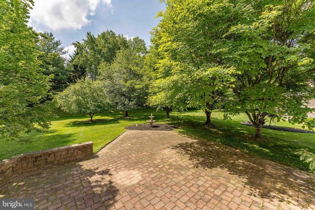 2069 SAINT ANDREWS DR, Berwyn, PA 19312