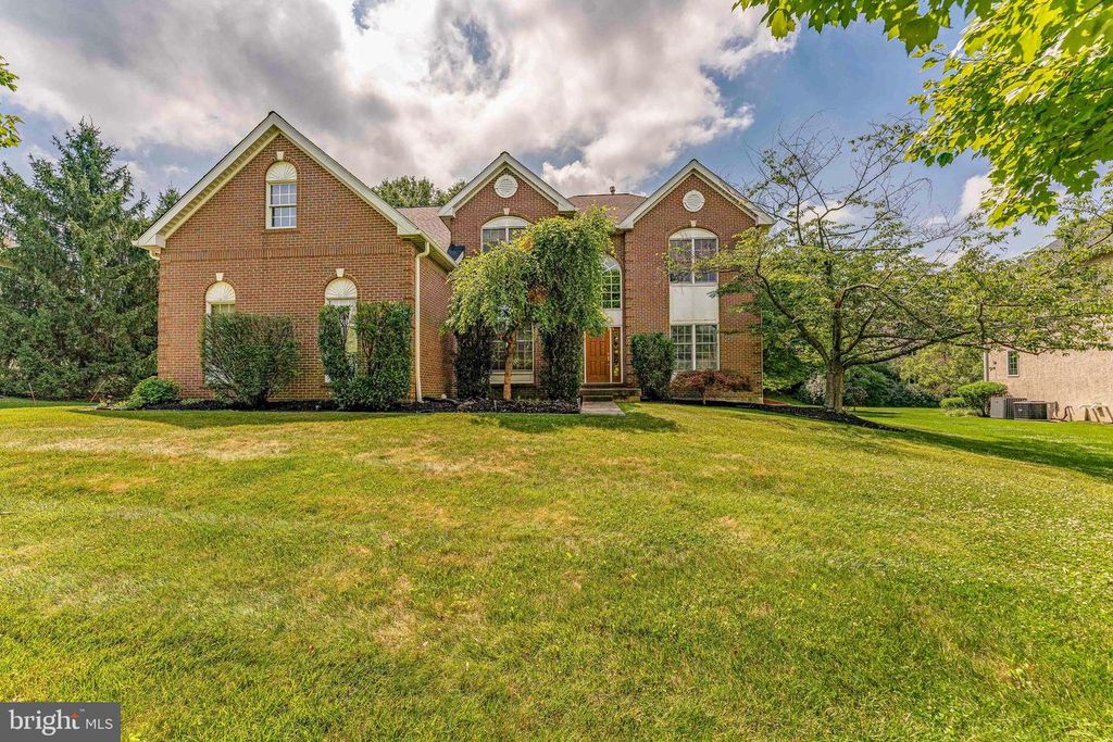 2069 SAINT ANDREWS DR, Berwyn, PA 19312