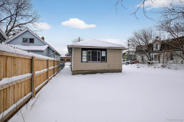 1117 E Oakland Avenue, Lansing, MI 48906