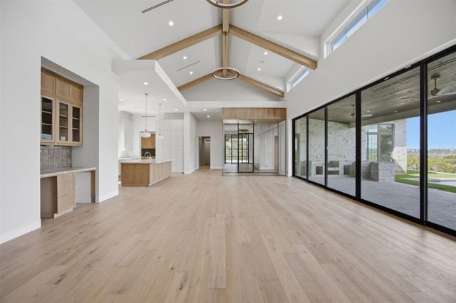 19559 Sandcastle DR, Spicewood, TX 78669