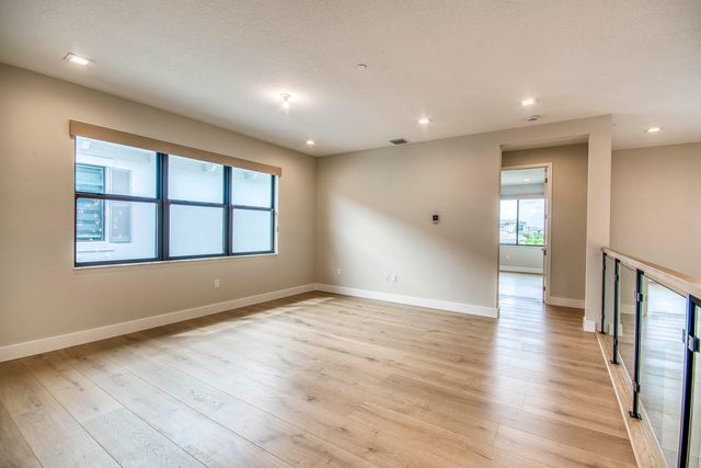 10050 Skyloft Street, Palm Beach Gardens, FL 33412