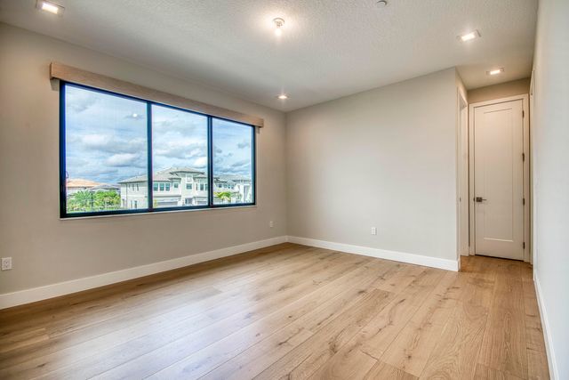 10050 Skyloft Street, Palm Beach Gardens, FL 33412