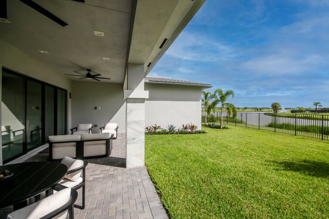 10050 Skyloft Street, Palm Beach Gardens, FL 33412