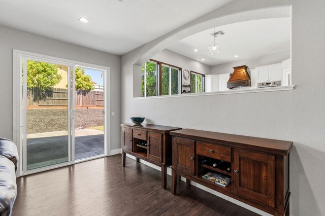 105 Foyle Ct, Folsom, CA 95630